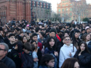 L’Arc de Triomf de Barcelona s’omple de curiosos a la recerca de ‘therians’, que no fan acte de presència