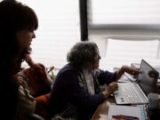 Una associació ofereix compartir experiències i fer comunitat a dones que estan a casa per diferents motius