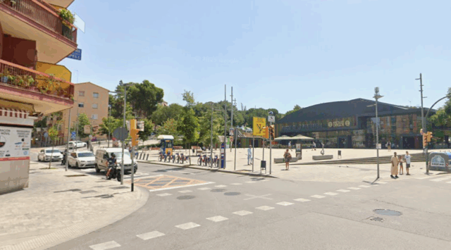 Encreuament entre els carrers Lluís Pascual Roca i Riera Basté de Sant Boi.