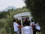 La nova moda que indigna a Sant Boi: “Beuen, pedalen i embruten els camins del Llobregat”
