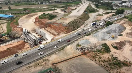Vista d'ocell de l'autovia B-25 a Sant Boi de Llobregat en el moment de les obres. Foto: Ajuntament de Sant Boi de Llobregat