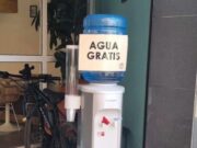 El gest que emociona Sant Boi en plena calor: aquest resaturant regala aigua a qui en necessiti