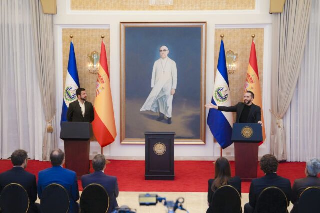 cox-el-salvador-1x1.jpg